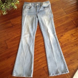 American Eagle kick boot white washed jeans